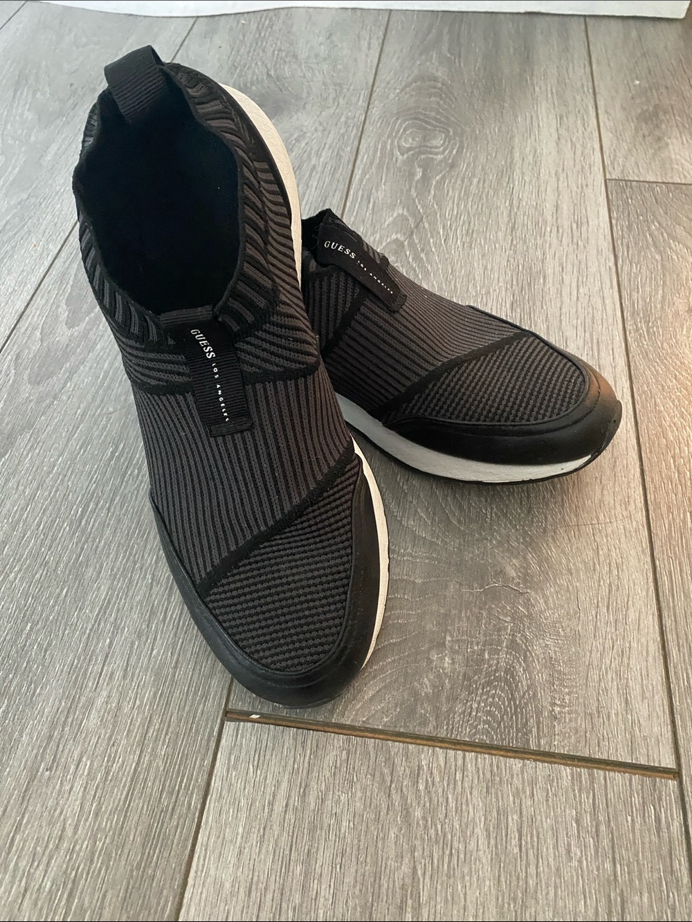 Men’s slip on snickers, size 9